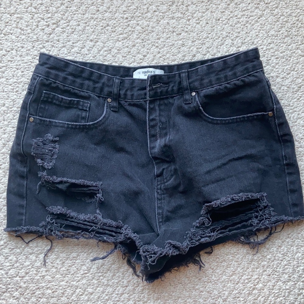 Forever 21 Jean distressed shorts 🖤